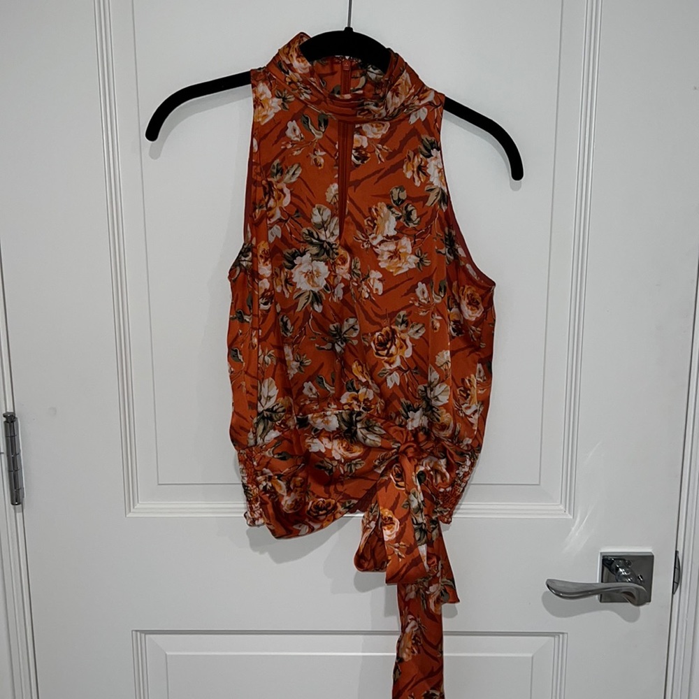 White House black market floral top